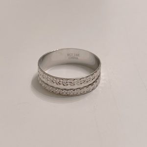 14k white gold Diamond cut band size 6